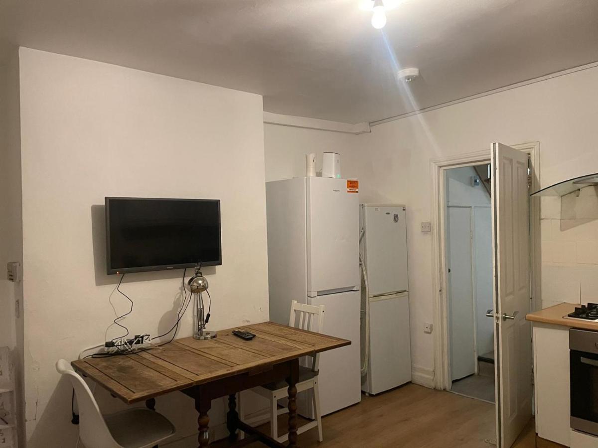 Balham, South London Spacious Guest House 5, 6 Rooms Available المظهر الخارجي الصورة