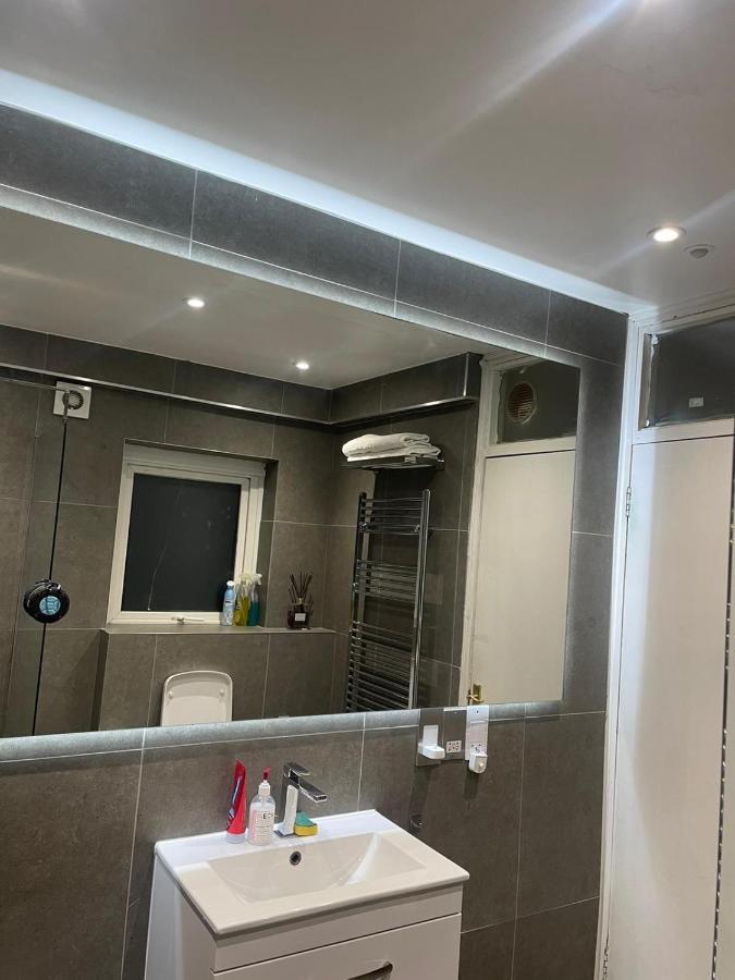 Balham, South London Spacious Guest House 5, 6 Rooms Available المظهر الخارجي الصورة