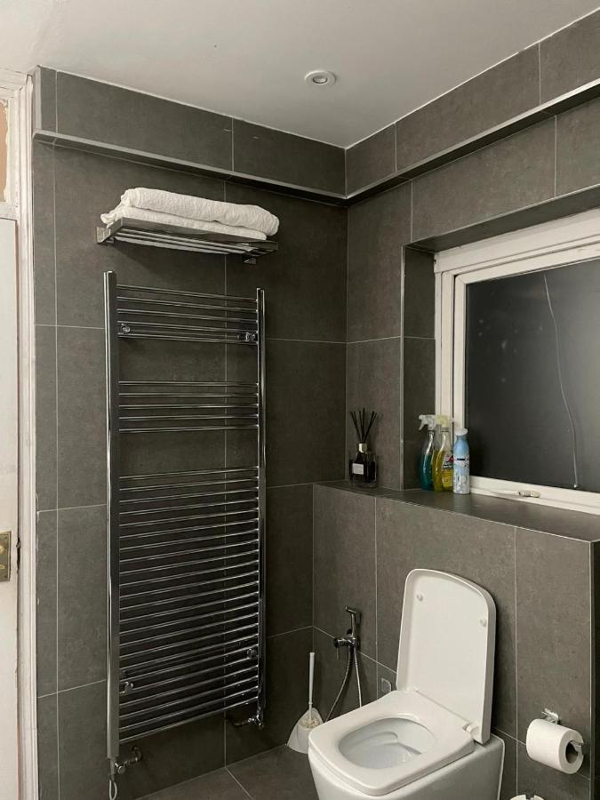 Balham, South London Spacious Guest House 5, 6 Rooms Available المظهر الخارجي الصورة